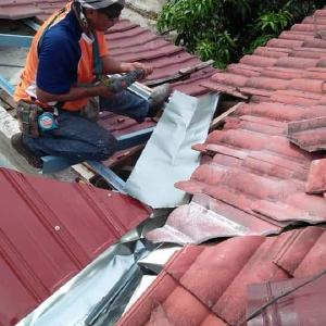 Tukang Bumbung Bocor Desa Kenanga Senawang. Fikri