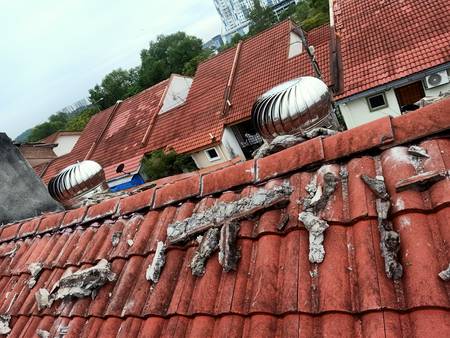 Pakar Baiki Bumbung Bocor Nilai