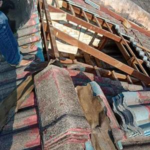 Tukang rumah dan pejabat