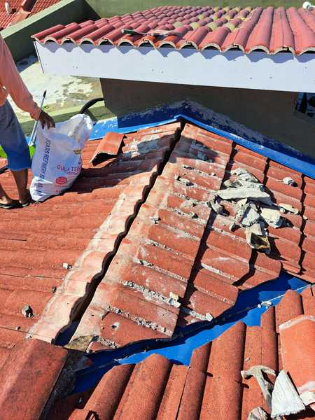 Tukang baiki bumbung bocor area Nilai