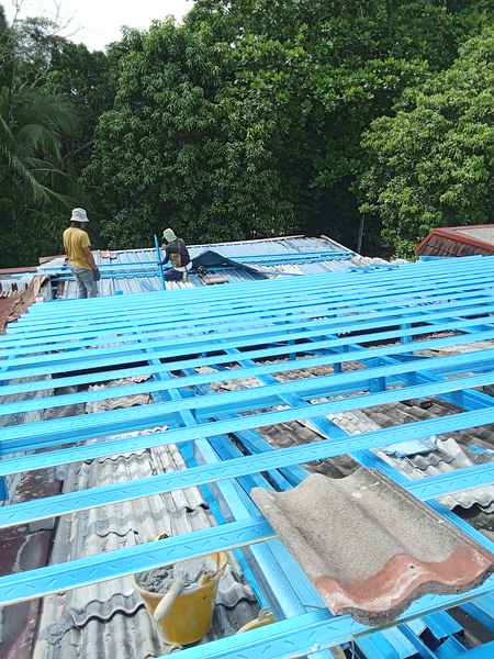 Tukang rumah taman pinggiran Senawang MHD samri