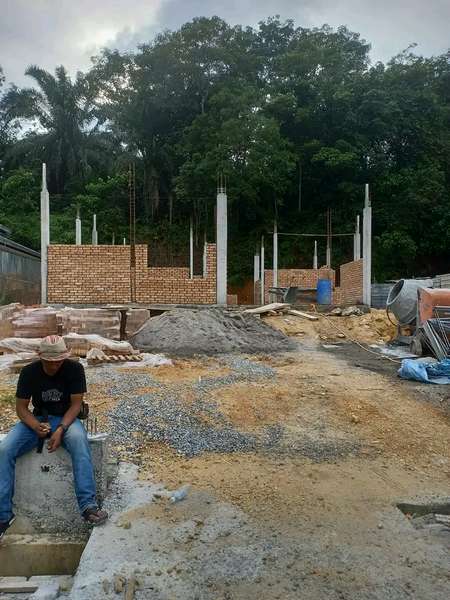 Tukang rumah kg ujung pasir Mhd Samri