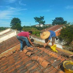 Tukang bumbung bocor