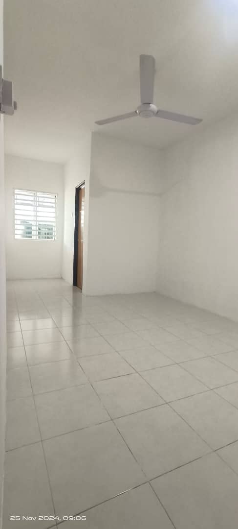 Sebuah Teres With Land untuk dijual.