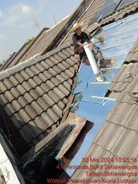 Repair bumbung dan atap rumah bocor