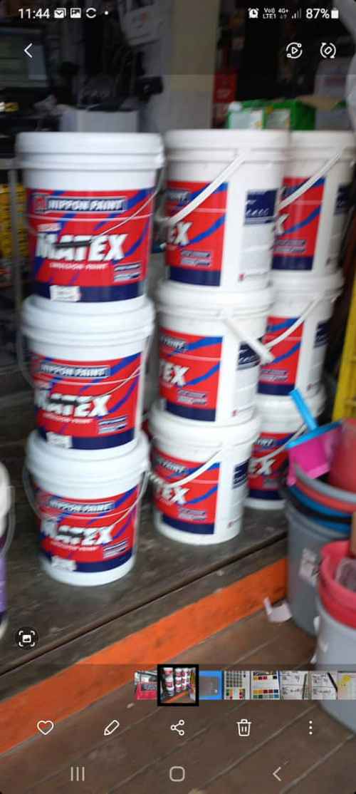 Tukang cat rumah dan pejabat area sungai long