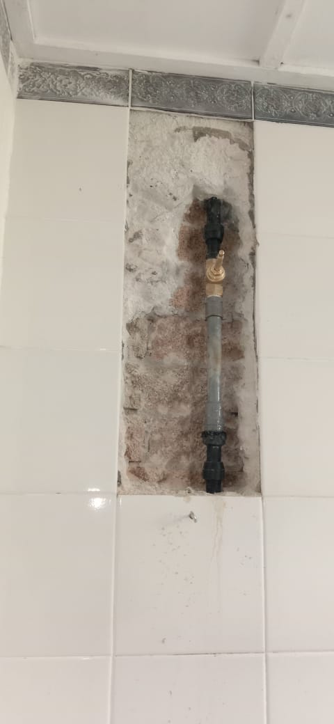 Repair paip leaking dlm dinding taman hill view