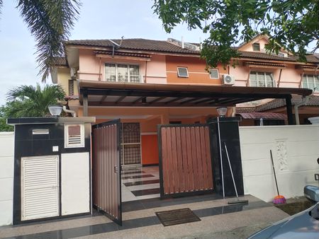 Tukang rumah kajang Nazzym Ahmad