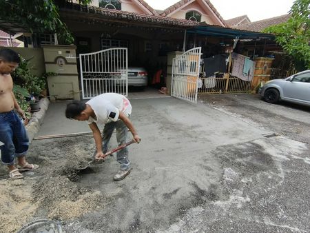 Pakar baiki atap bocor , tukang cat rumah luar dalam area taman Dahlia taman Siantan tampoi jb