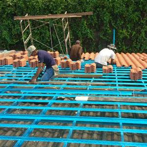 Tukang bumbung bocor nilai