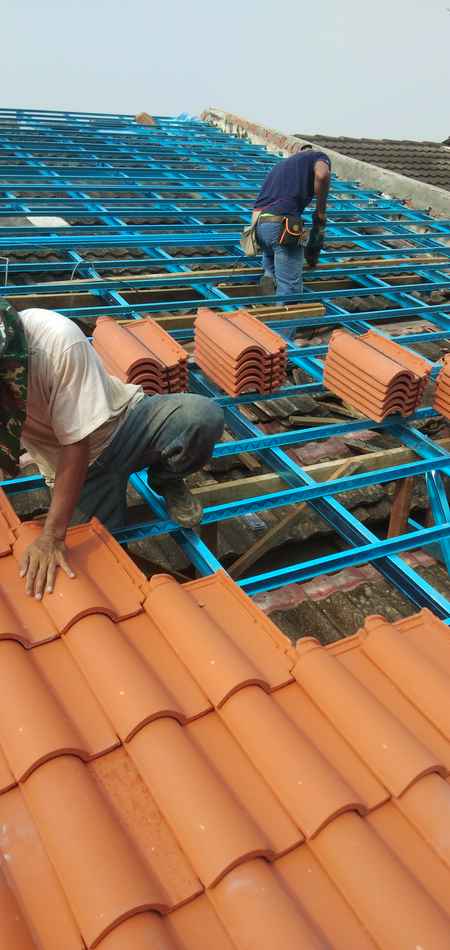 Tukang bumbung bocor mantin