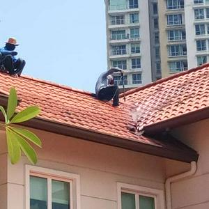 Tukang bumbung atap bocor nilai impian