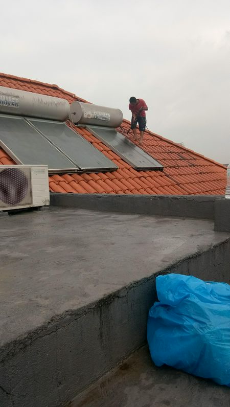 Tukang bumbung atap bocor labu