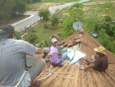 Tukang bumbung atap bocor nilai perdana 
