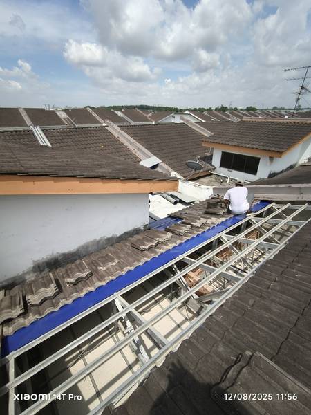 PAKAR repair roof/bumbung bocor area taman seri Austin Johor Bahru (Arzan home service)