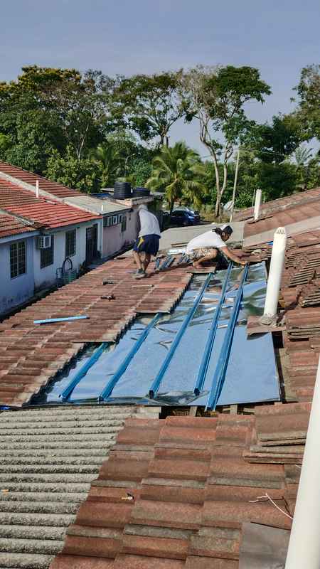 Tukang Baiki bumbung /Atap bocor Mohd Azmi
