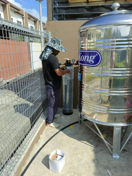Zamri tukang paip taman pinggiran Senawang