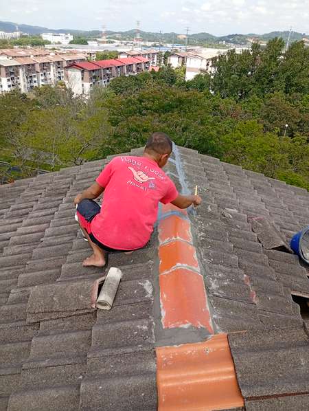 Tukang rumah bumbung bocor