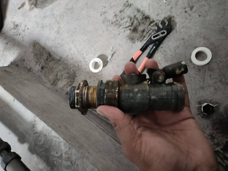 Baiki stopcock bocor