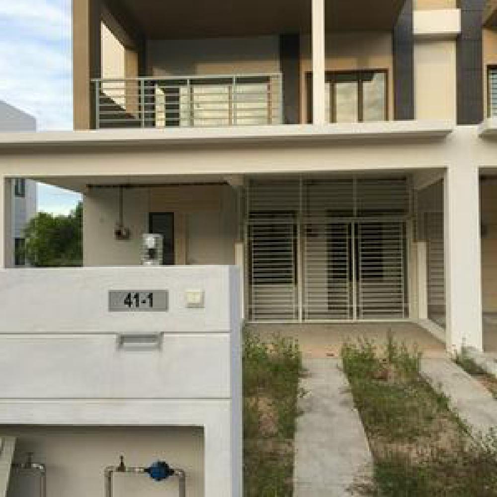 Villa Kesuma Townhouse (lower) with 3 bedrooms and 2 bathrooms to rent, Beranang Semenyih.