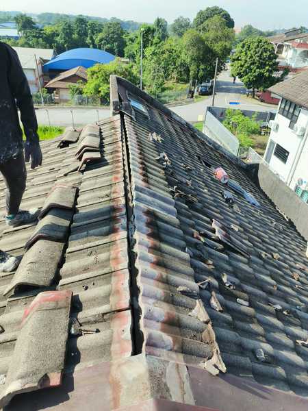 TUKANG BUMBUNG BOCOR