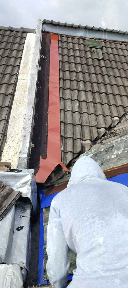 Tukang baiki atap bocor area kempas  Arief Home service JB