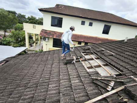Tukang baiki bumbung rumah/official bocor taman pelangi Johor Bahru
