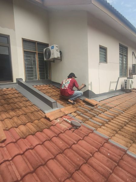 Tukang baiki bumbung rumah bocor area taman Nusa Bestari Johor Bahru Malaysia